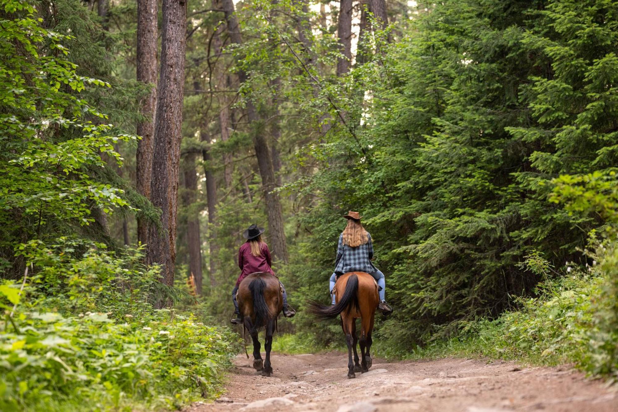 Beaver Guest Ranch Bridge Lake Экстерьер фото